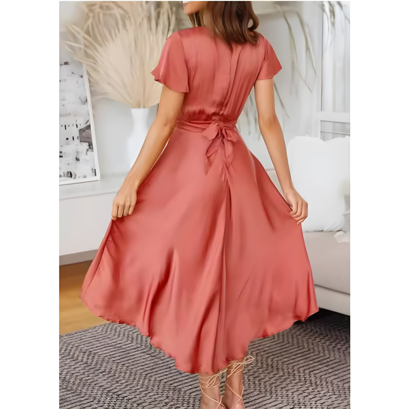 Helena | Feminines Sommerkleid Mit V-Ausschnitt
