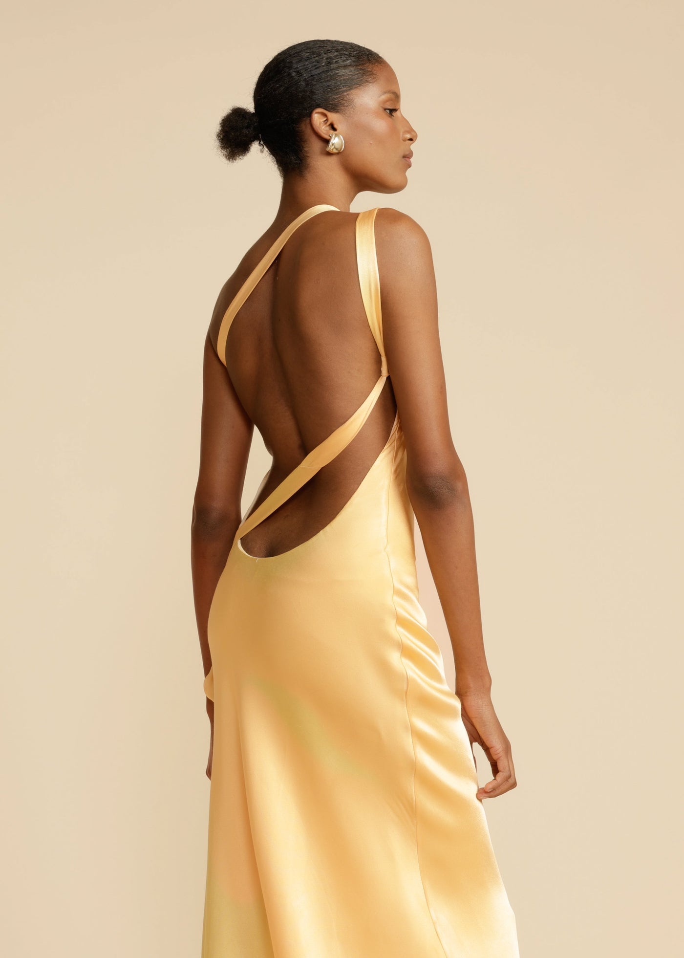 Inés – Elegantes Goldenes Kleid