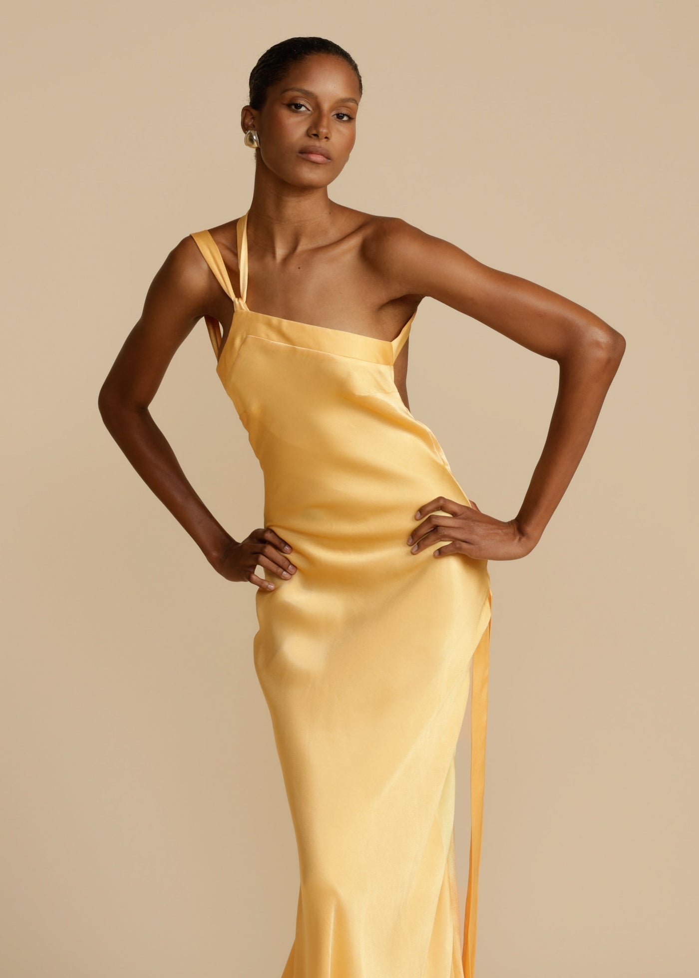 Inés – Elegantes Goldenes Kleid