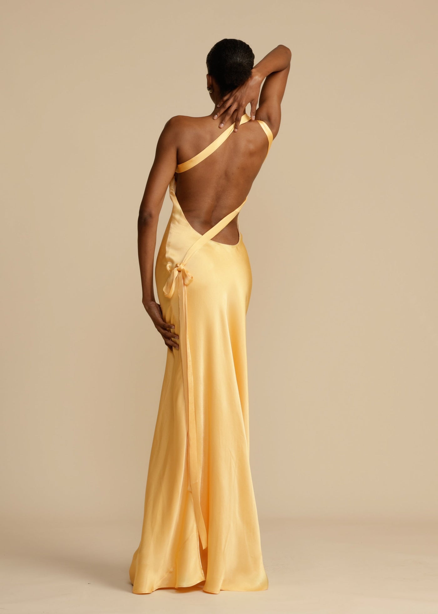 Inés – Elegantes Goldenes Kleid