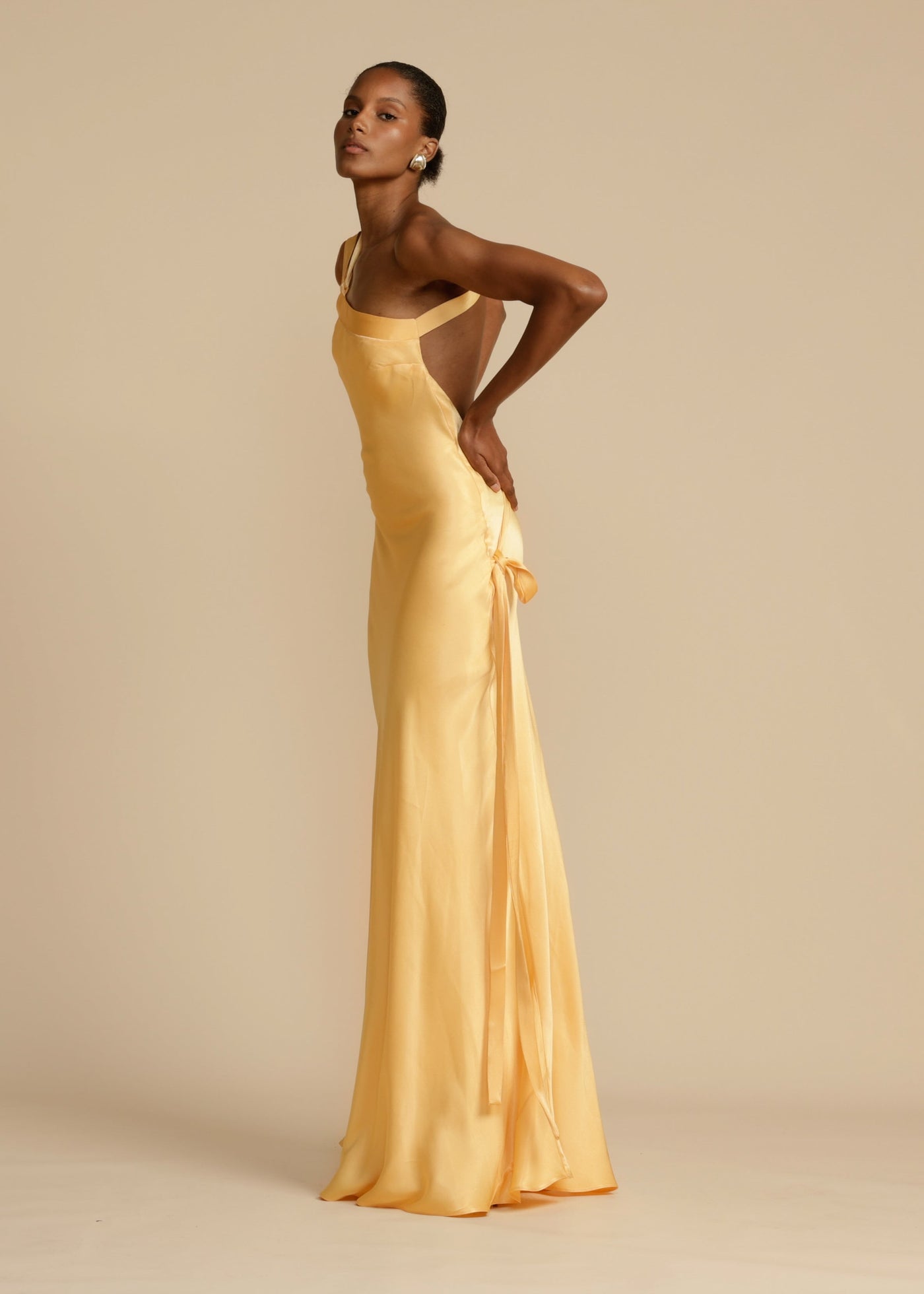 Inés – Elegantes Goldenes Kleid