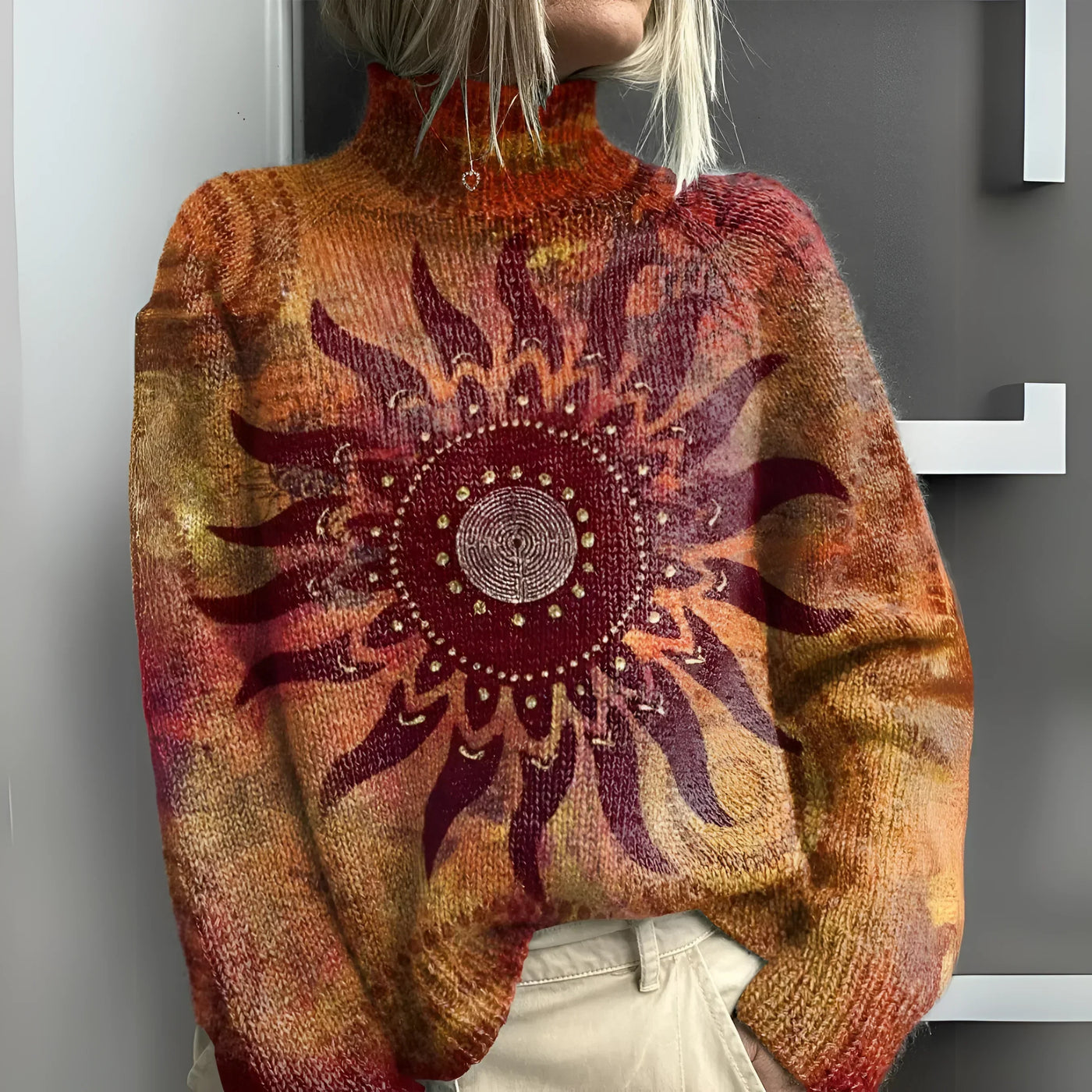 Marinett – Bequemer Strickpullover Mit Hohem Kragen Und Tribal-Sonnenmotiv